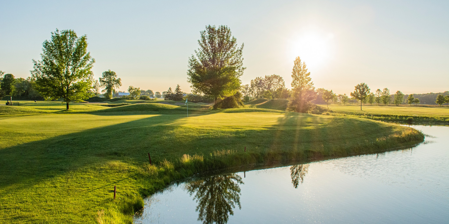 Par 5 Resort Golf in Mishicot, Las Vegas